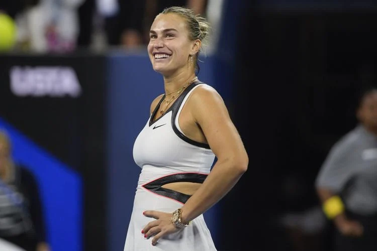 Defending US Open Champ Sabalenka Returns to Semifinals with Walkover Win Against Vondroušová